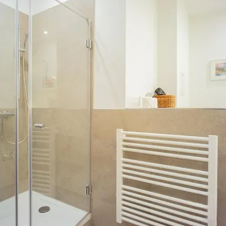 Lm 3 Raum Familien Mit Balkon Leipzig